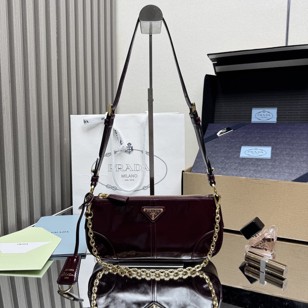 Prada Re-Edition 2002 medium leather shoulder bag 1BC221 High