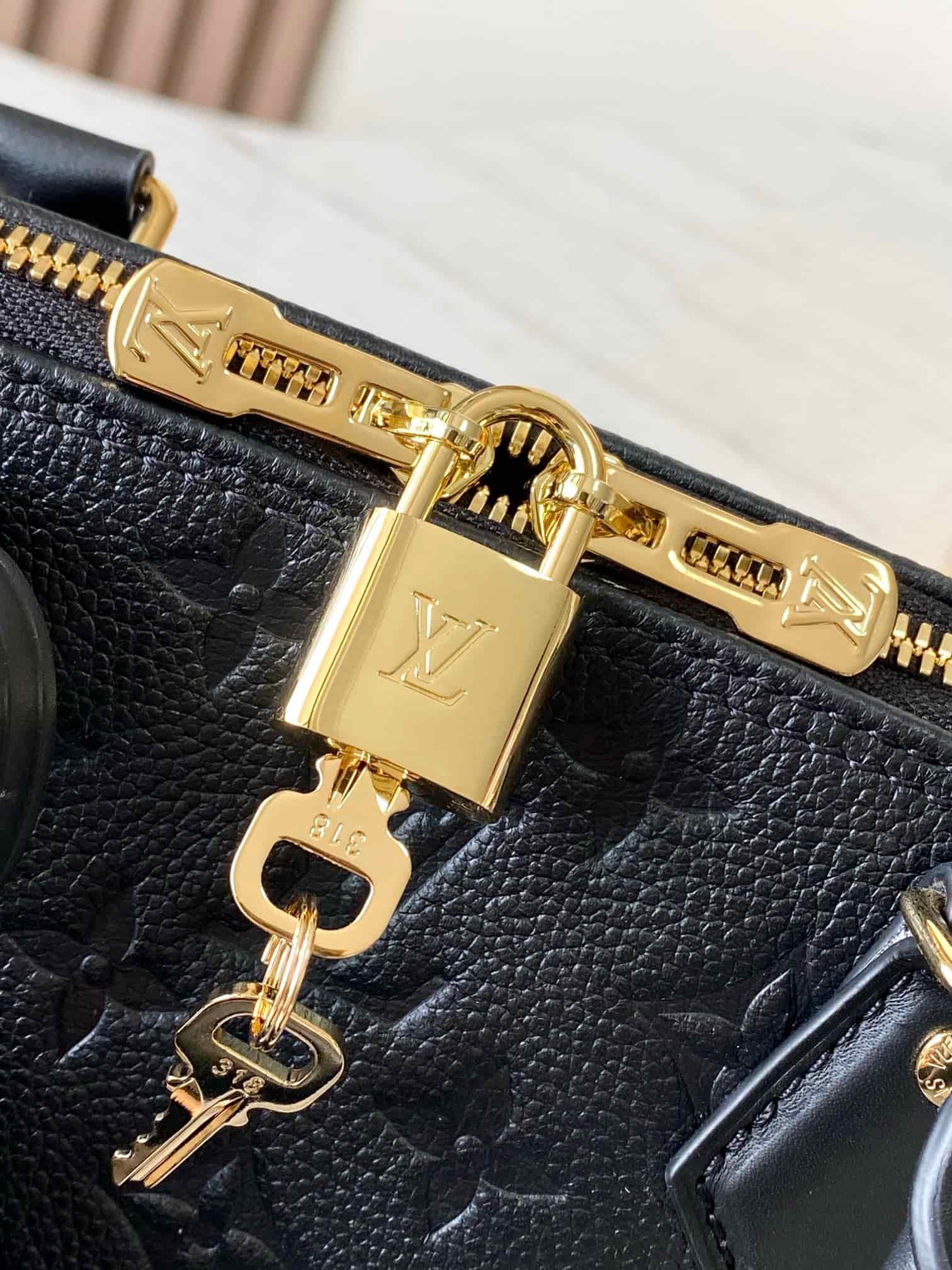 Louis Vuitton Alma PM Black Calfskin leather M26489 TOP