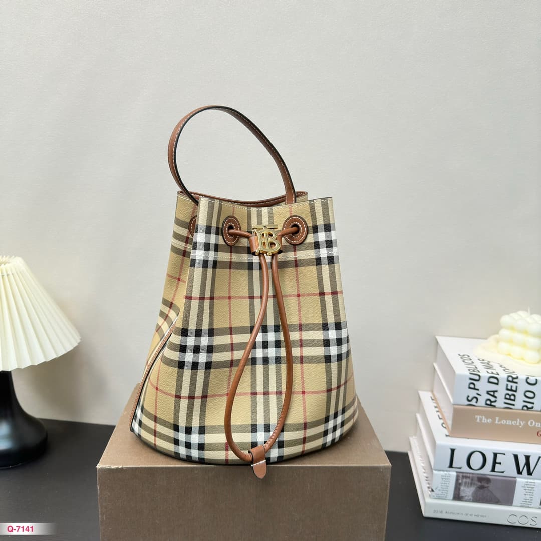 Burberry TB Bucket Bag in Archive beige & briar brown