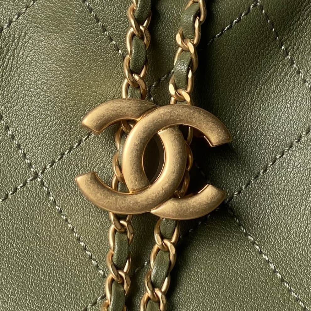 Chanel Hobo Handbag Calfskin & Gold-Tone Metal AS5967 Drak Green A
