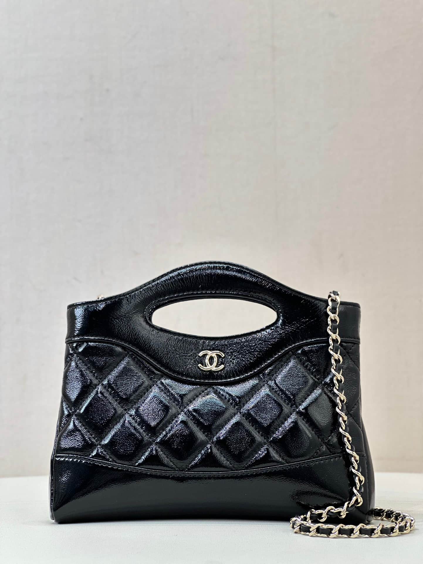 Chanel Clutch with chain Lambskin & Gold-Tone Metal AP3656 Black TOP