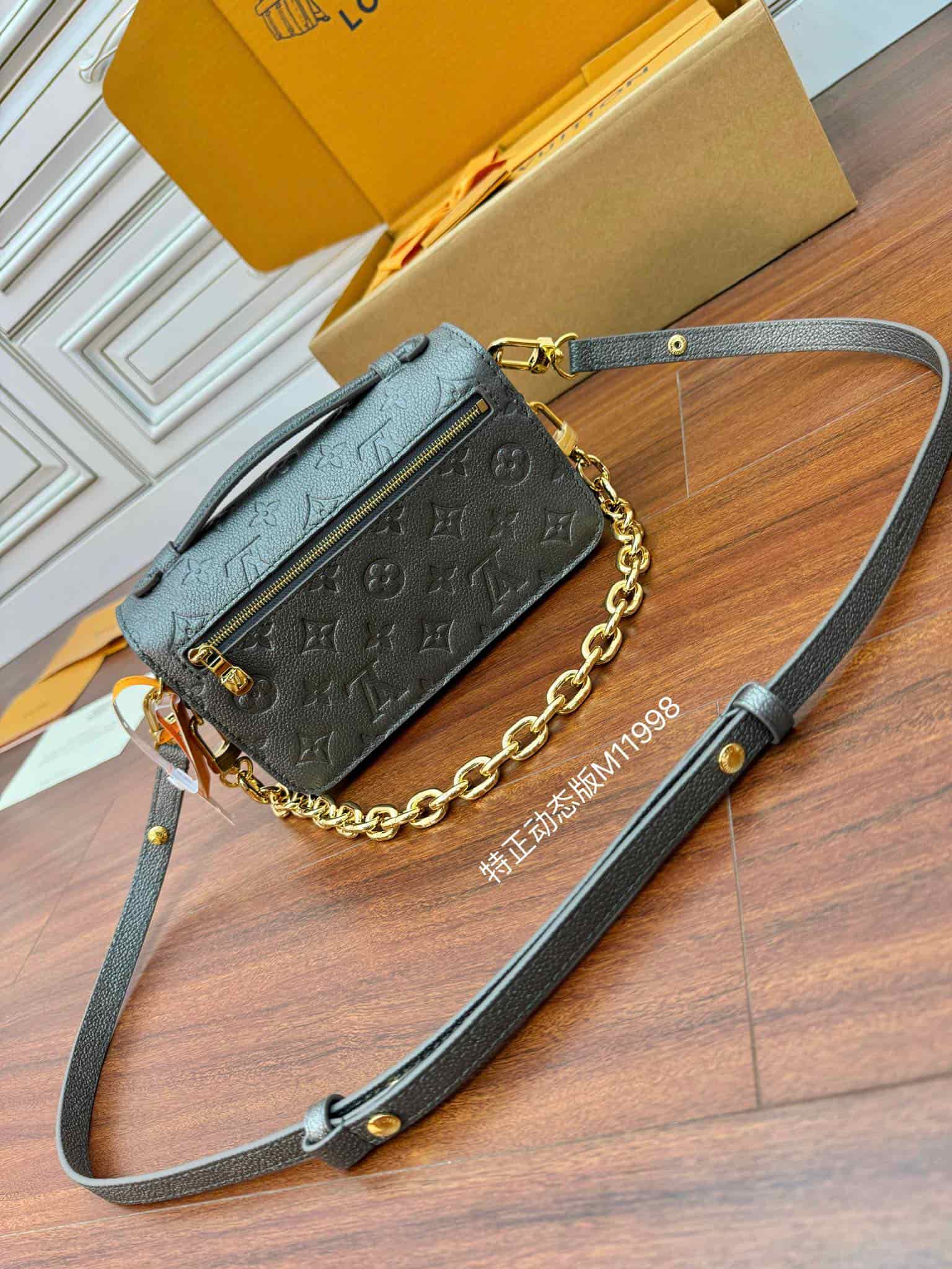 Louis Vuitton Pochette Métis East West Gun metal Embossed grained cowhide leather M11998 TOP
