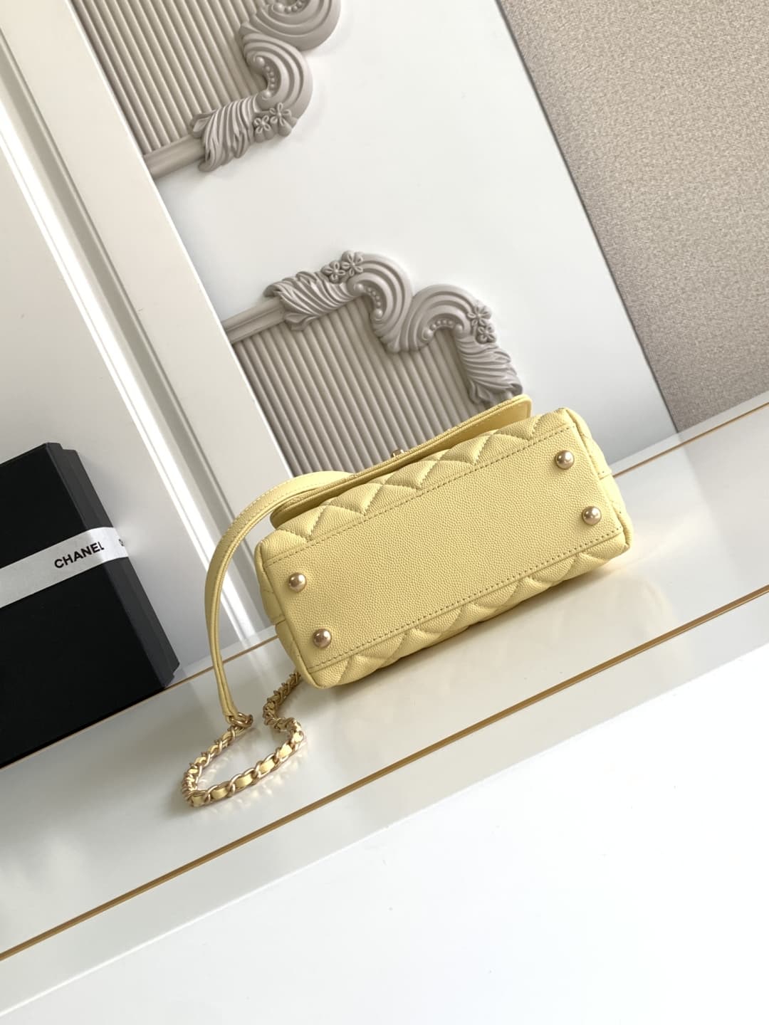 MINI FLAP BAG WITH TOP HANDLE AS2215 Grained Calfskin & Gold Metal Yellow A