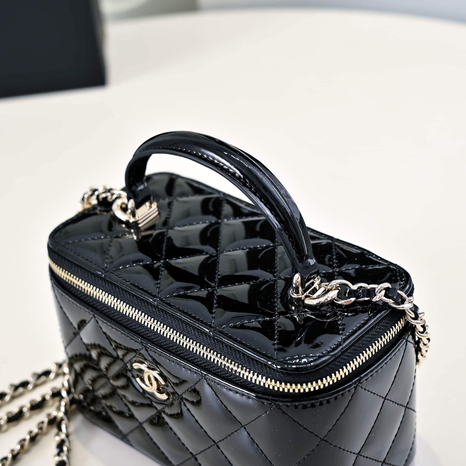 Chanel VANITY WITH CHAIN AP2199 Patent Calfskin Gold-Tone Metal High