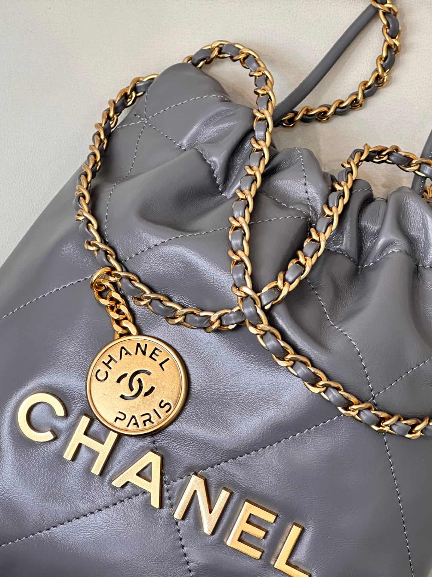 Chanel 22 MINI HANDBAG Shiny Calfskin Grey & Gold-Tone Metal AS3980 TOP