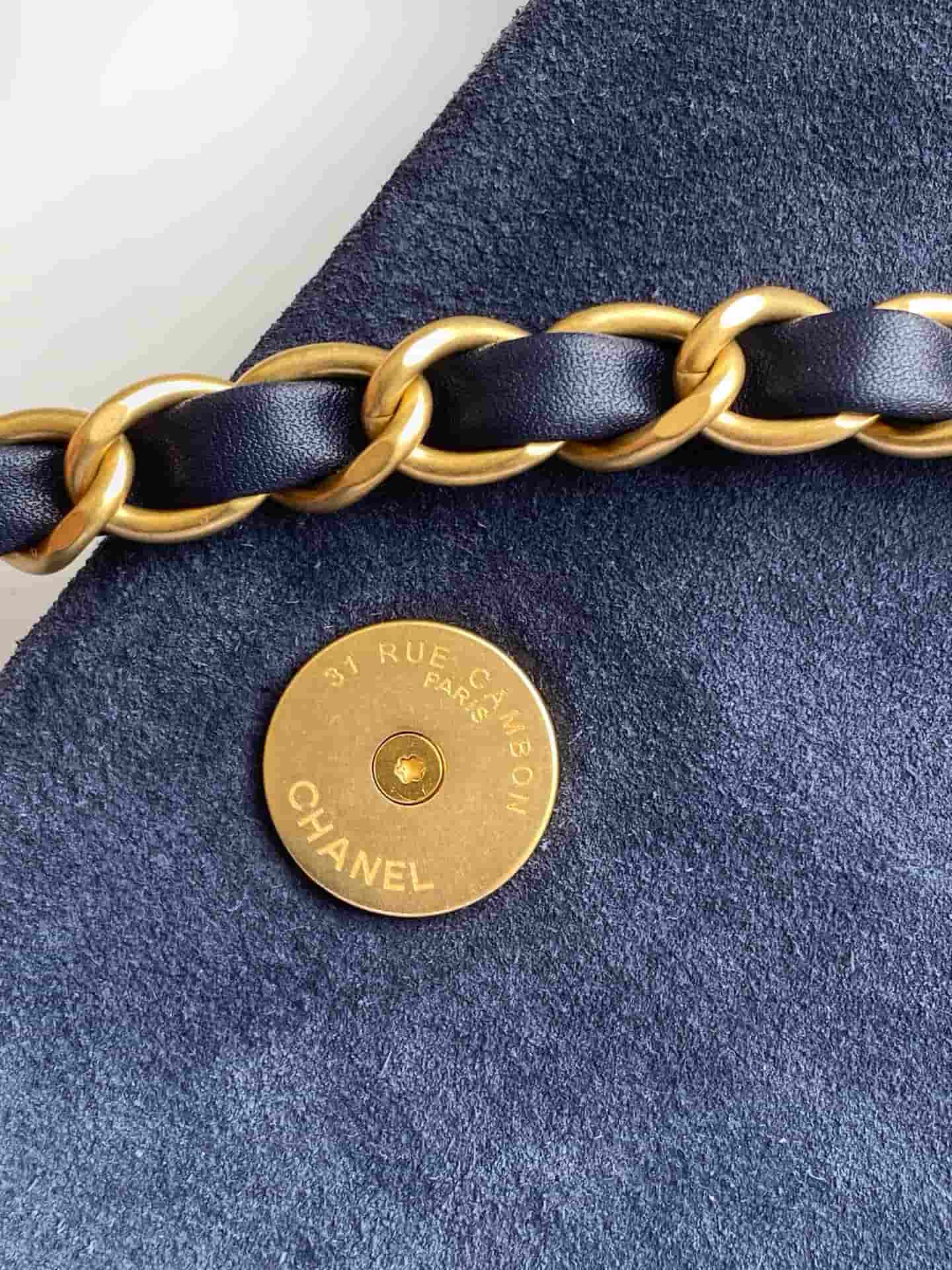 Chanel Classic Flap bag in Navy Blue Suede & Gold-Tone Metal AS5987 A