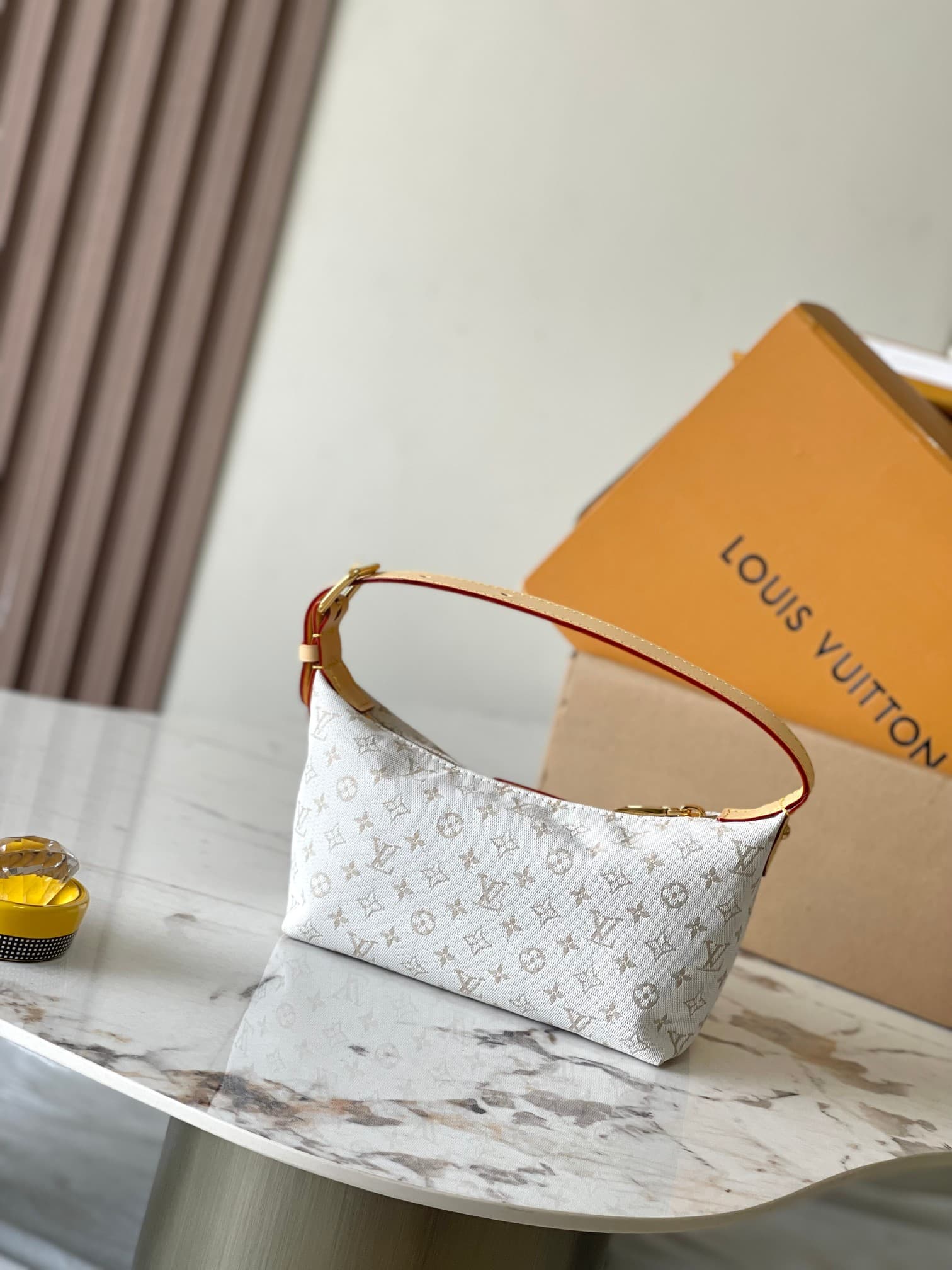 Louis Vuitton Hills Pochette Mastic Polyamide M12433 TOP