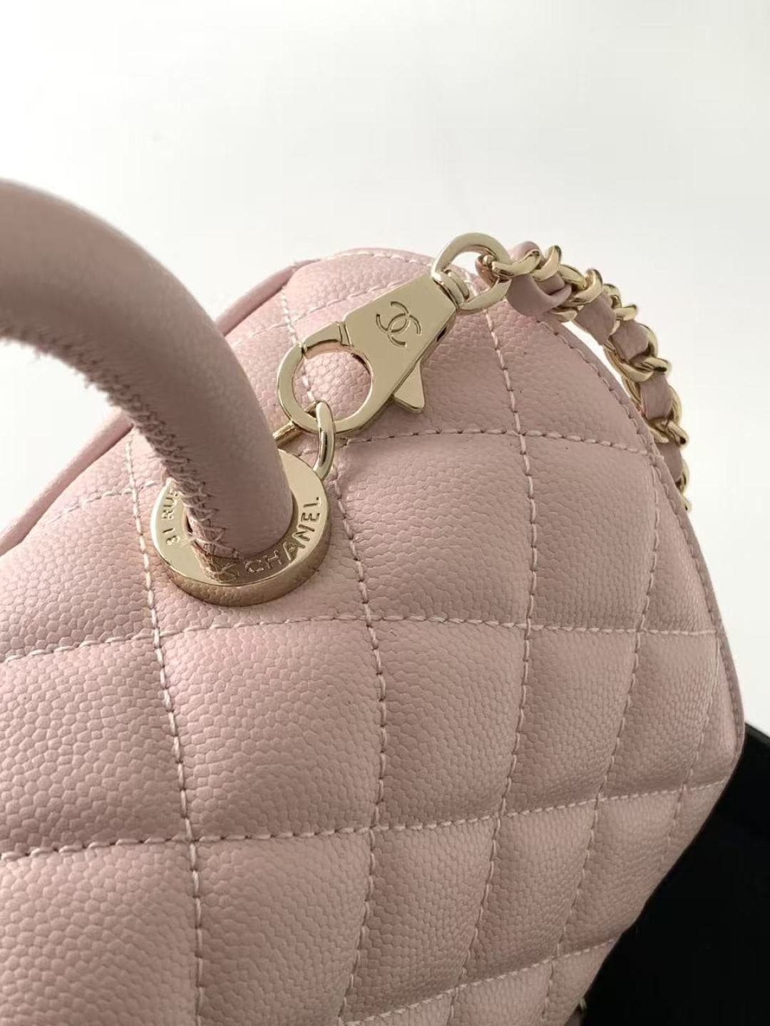 FLAP BAG WITH TOP HANDLE Grained Calfskin & Gold-Tone Metal A92990 Light-Pink Binding A