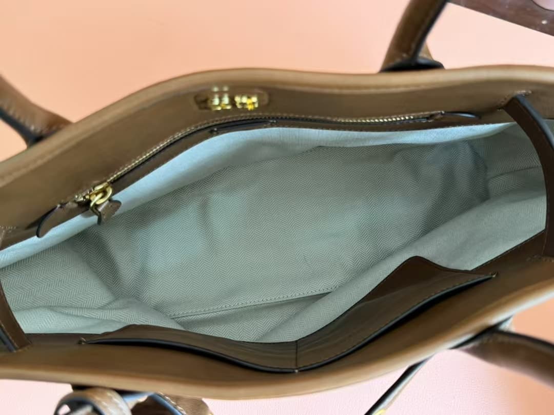 复制Miu Miu Aventure nappa leather Medium bag in Briarwood Top