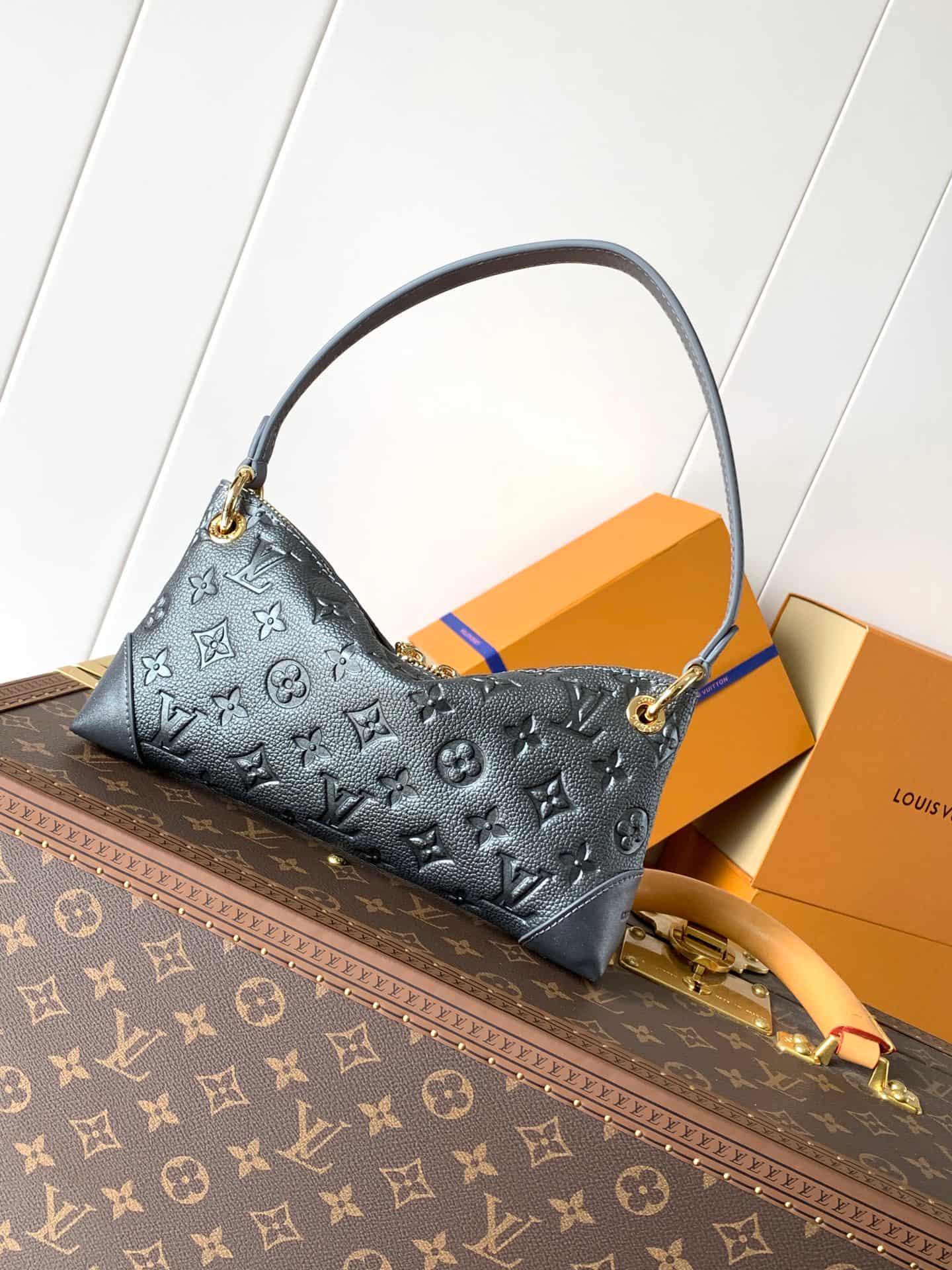Louis Vuitton Pochette Sèvres Gun Metal Supple grained cowhide leather M12174 High