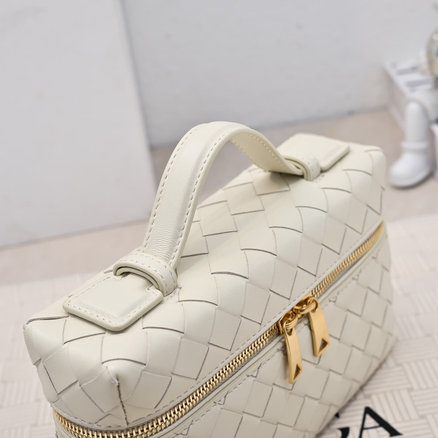 BV Bang Bang Vanity mini intrecciato leather High