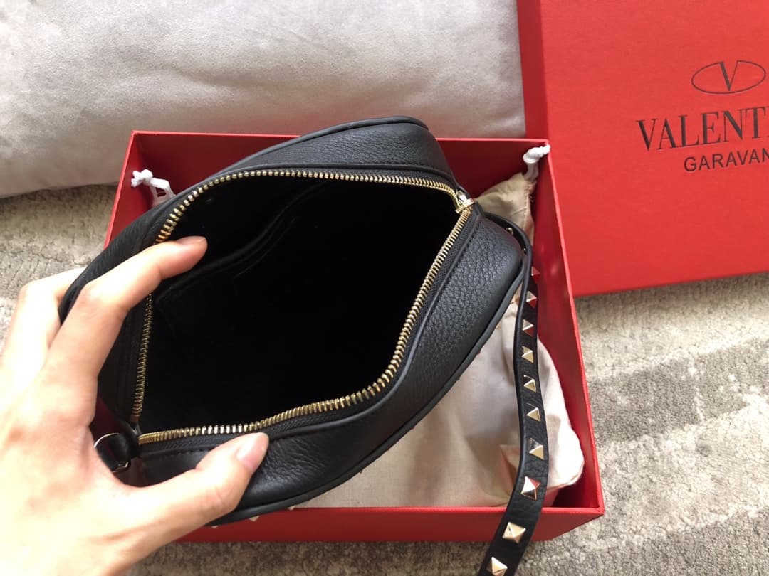 Valentino Garavani Rockstud Camera Bag in black calfskin leather High
