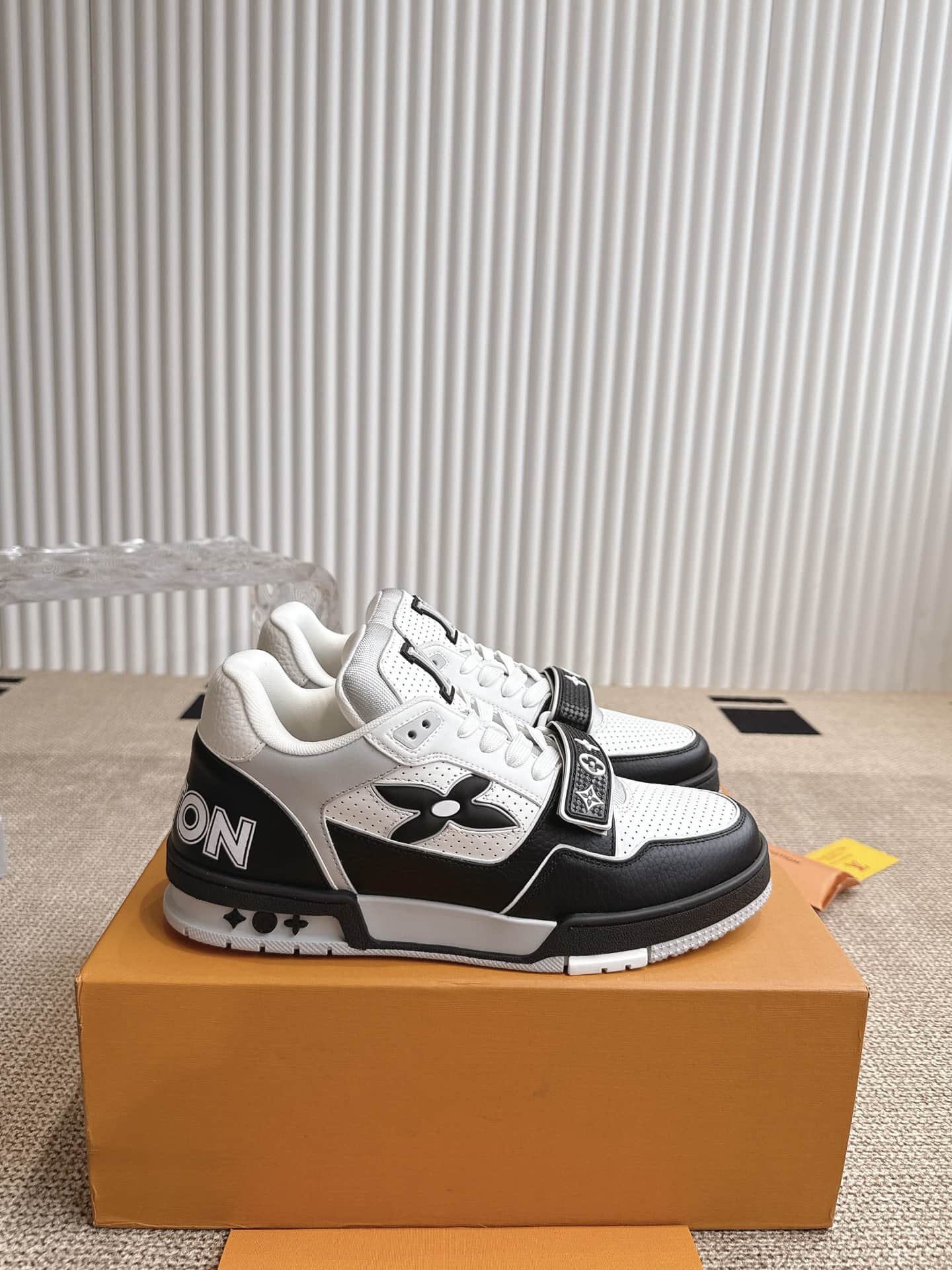 Louis Vuitton Trainer Sneaker Shoes Men Women