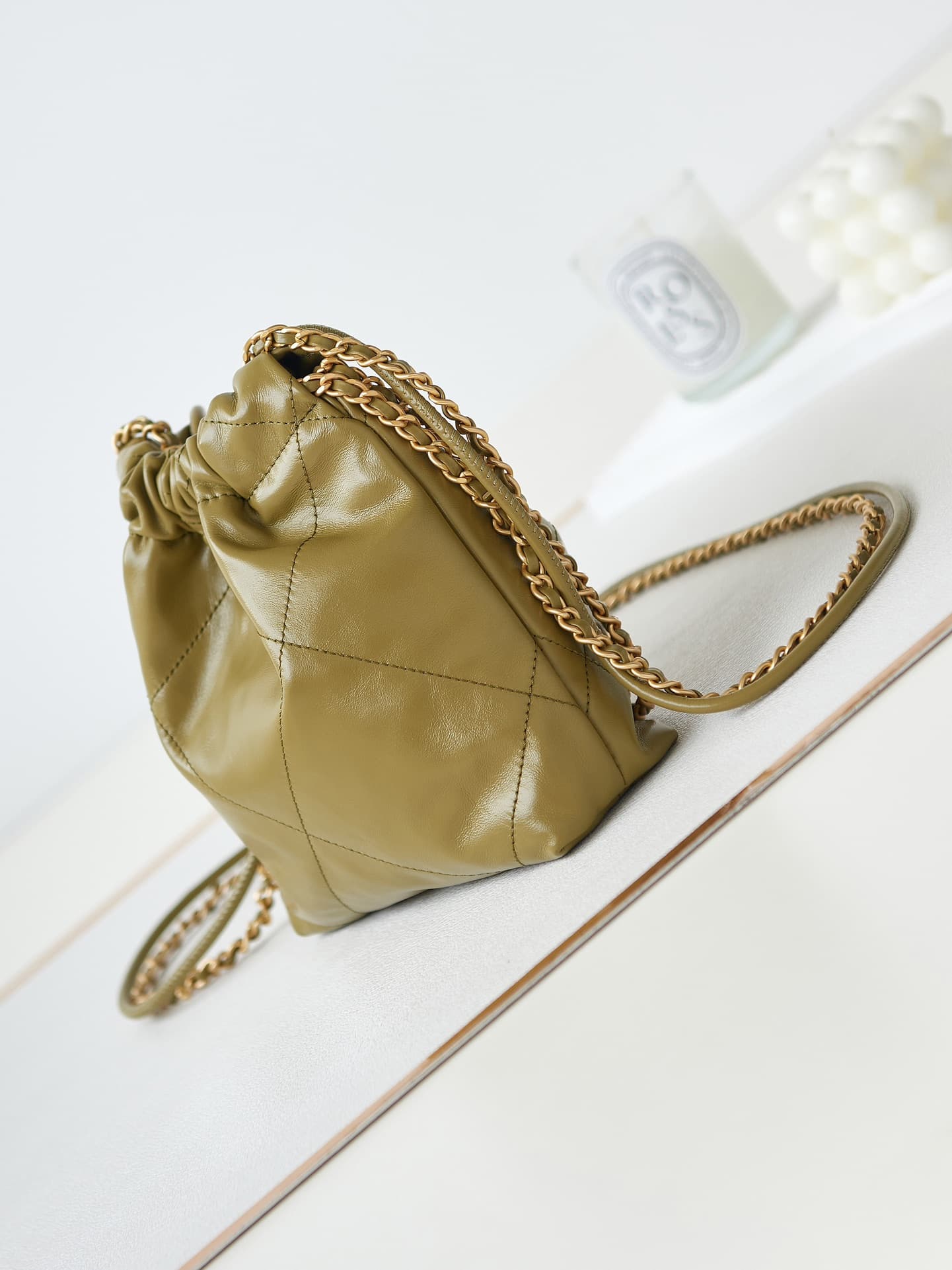 Chanel 22 MINI HANDBAG Shiny Calfskin Brown & Gold-Tone Metal AS3980 A