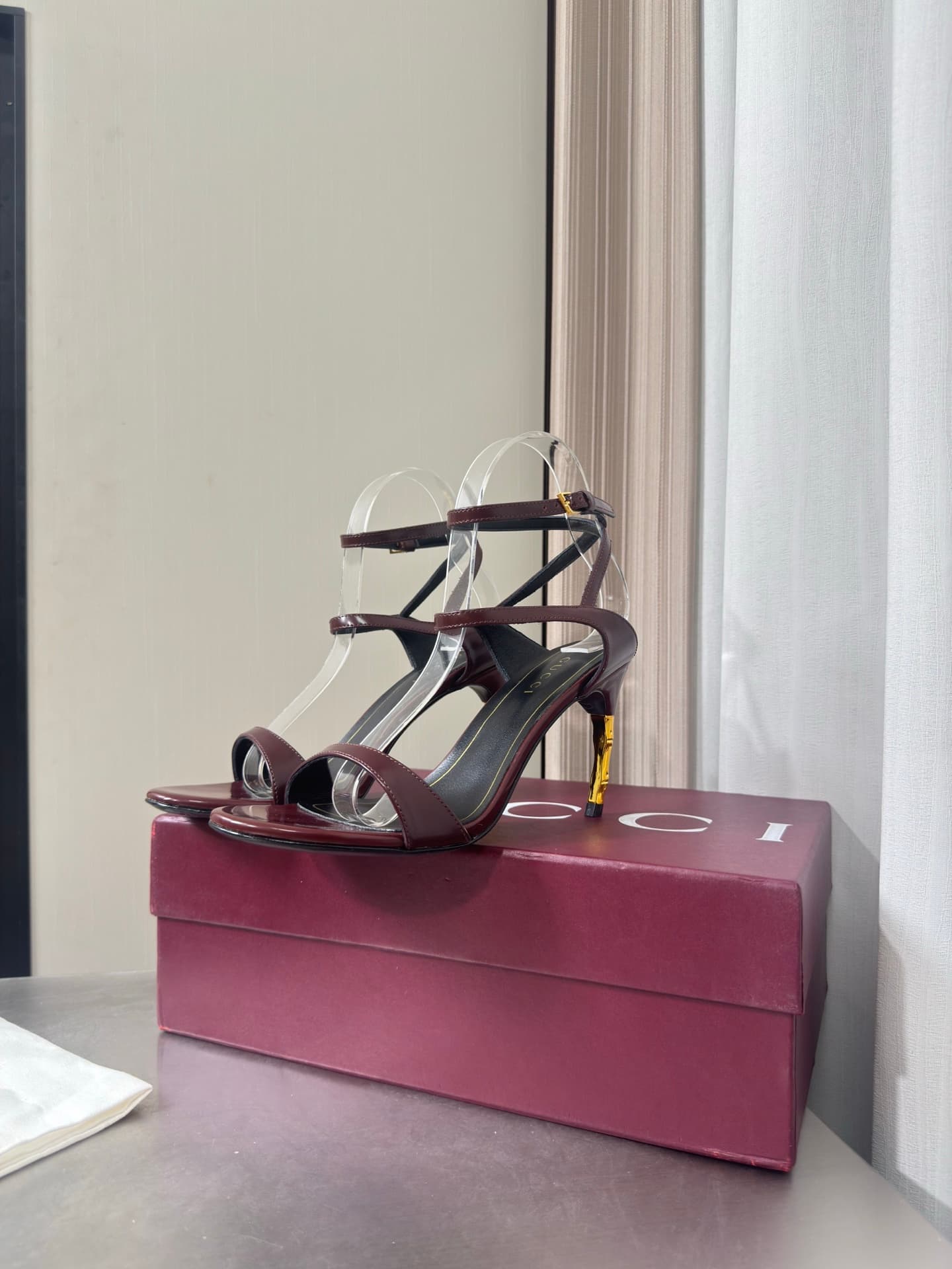 Gucci Patent Leather Strappy Sandal Shoes Women