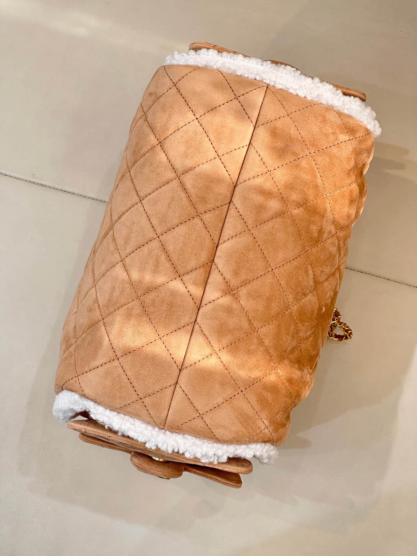 Chanel 25 Small Hobo handbag AS5293 Suede with crumpled sheepskin shearling&Gold-tone Metal Beige TOP