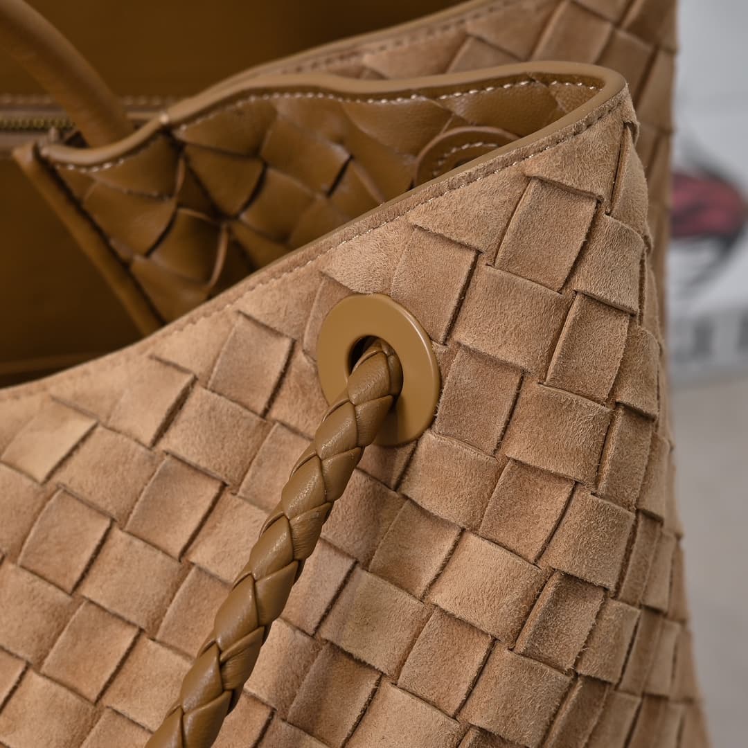 BV Andiamo Large tote bag in beige suede leather High