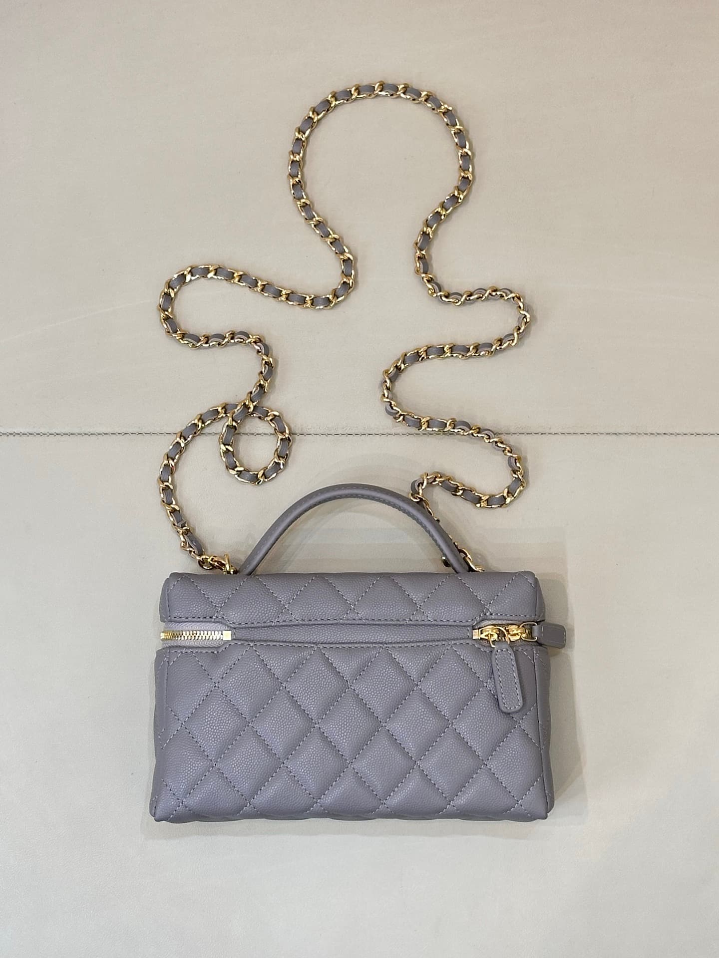 Chanel Classic Vanity With Chain Grained Shiny Calfskin & Gold-Tone Metal Grey AP5090 TOP