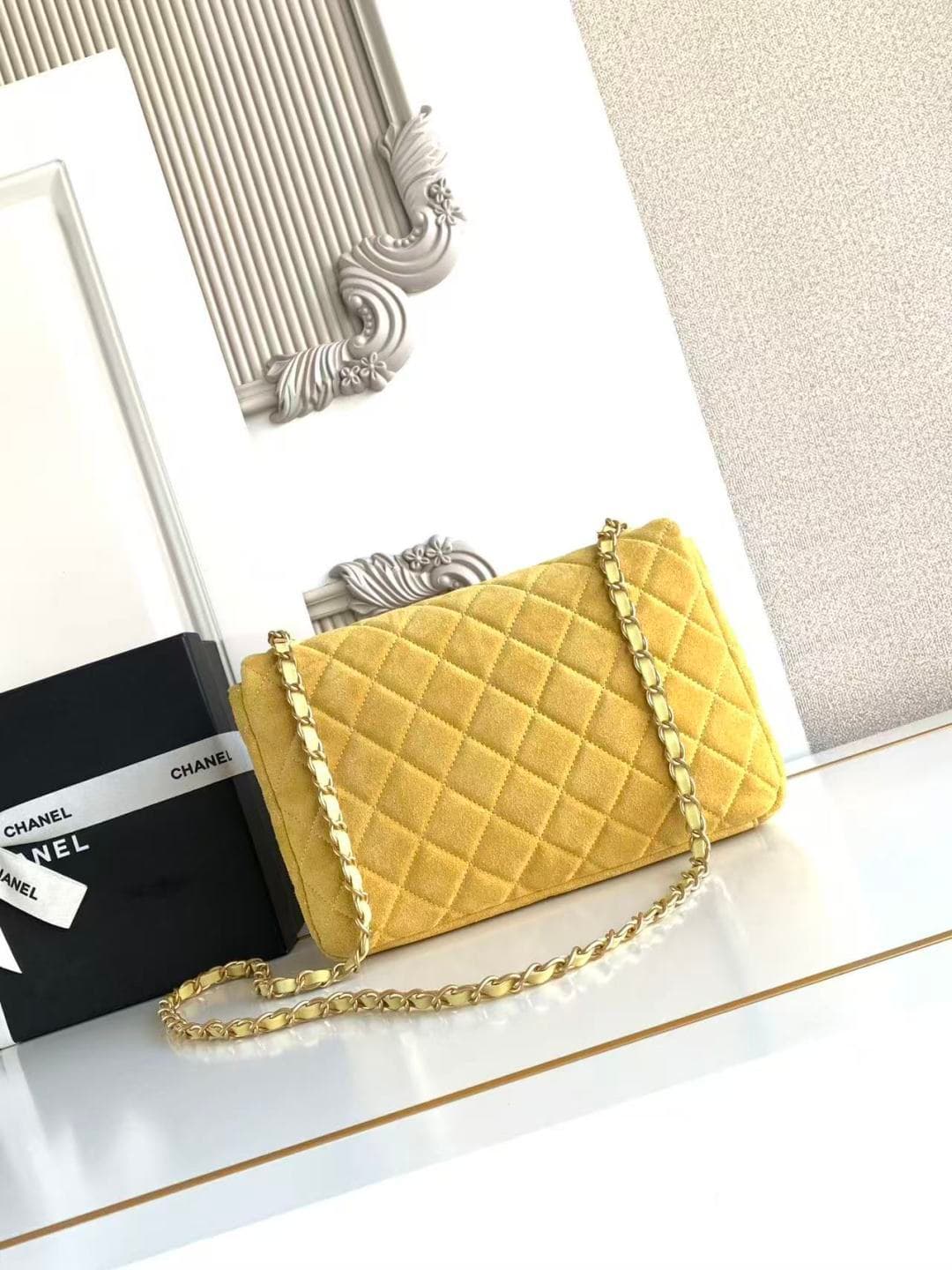 Chanel Classic Flap bag in Yellow Suede & Gold-Tone Metal AS5987 A