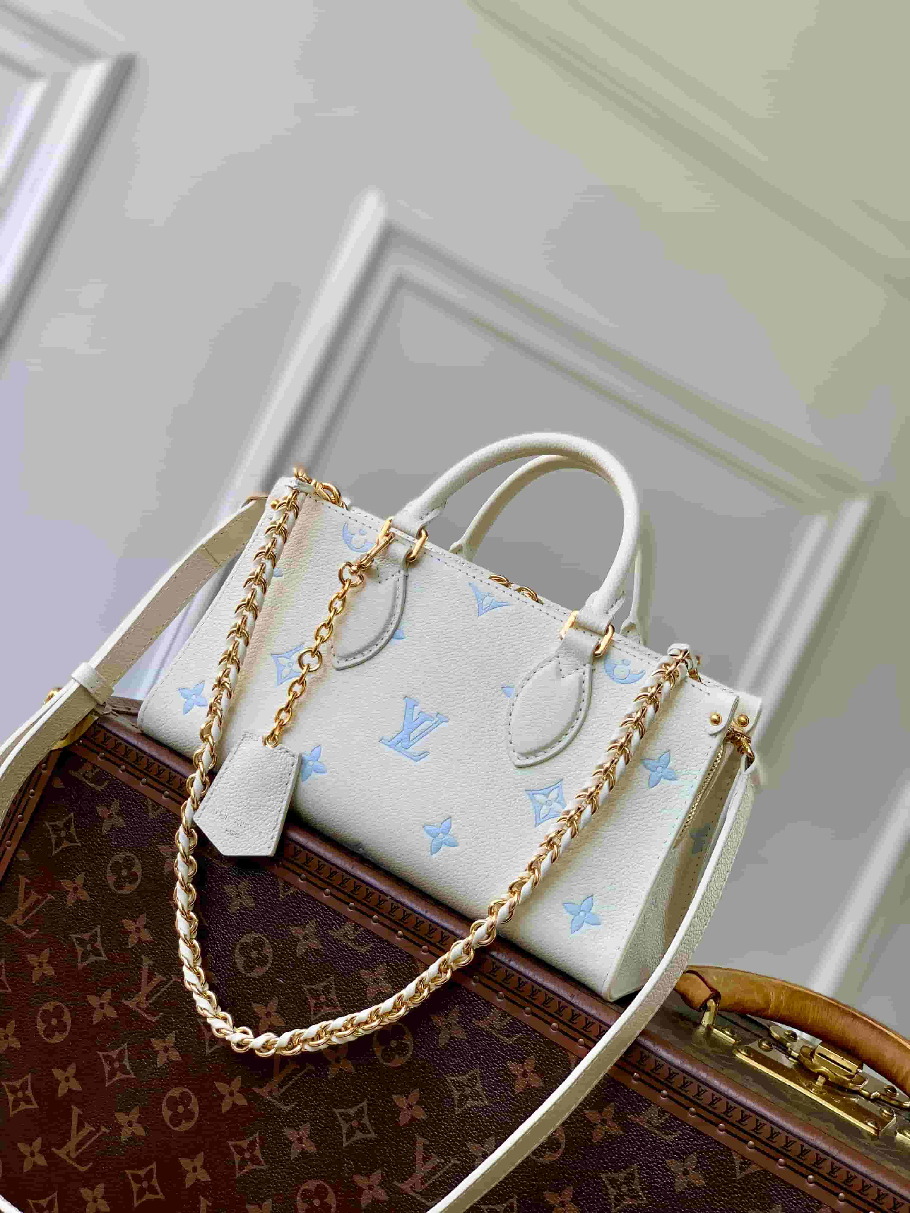 Louis Vuitton OnTheGo East West Milky White/Blue Cowhide leather M27577 High
