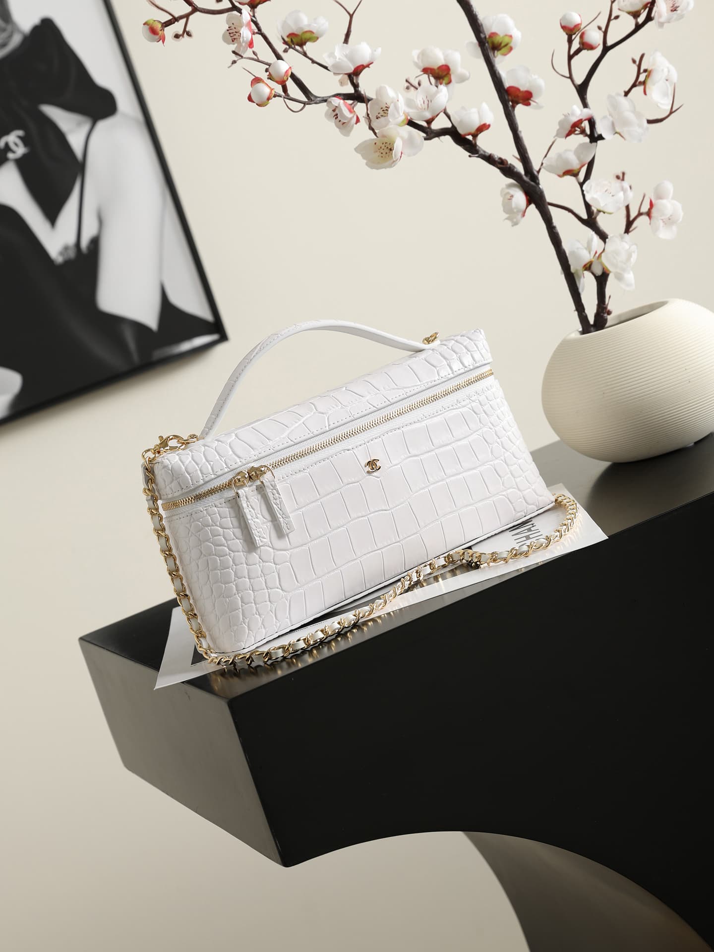 Chanel Vanity with Chain Crocodile-embossed leather& Gold-Tone Metal White AP5438 A