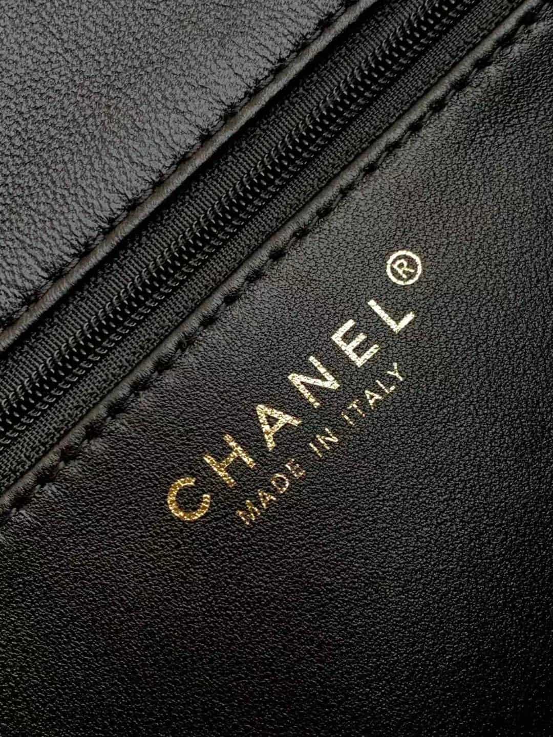 Chanel Small Shearling Flap Bag in Black lambskin with balck shearling & Gold-Tone Metal AS5149 A