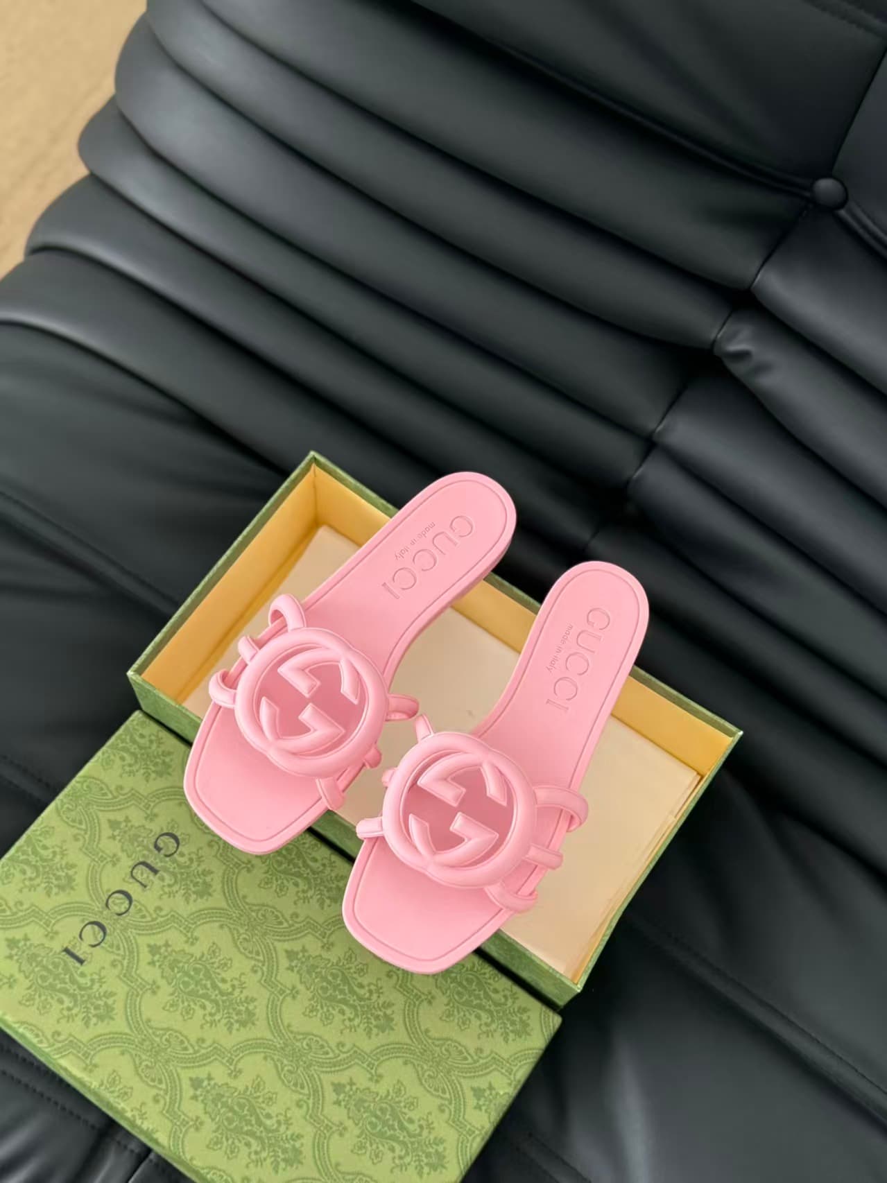 Gucci Women's Interlocking G slide sandal