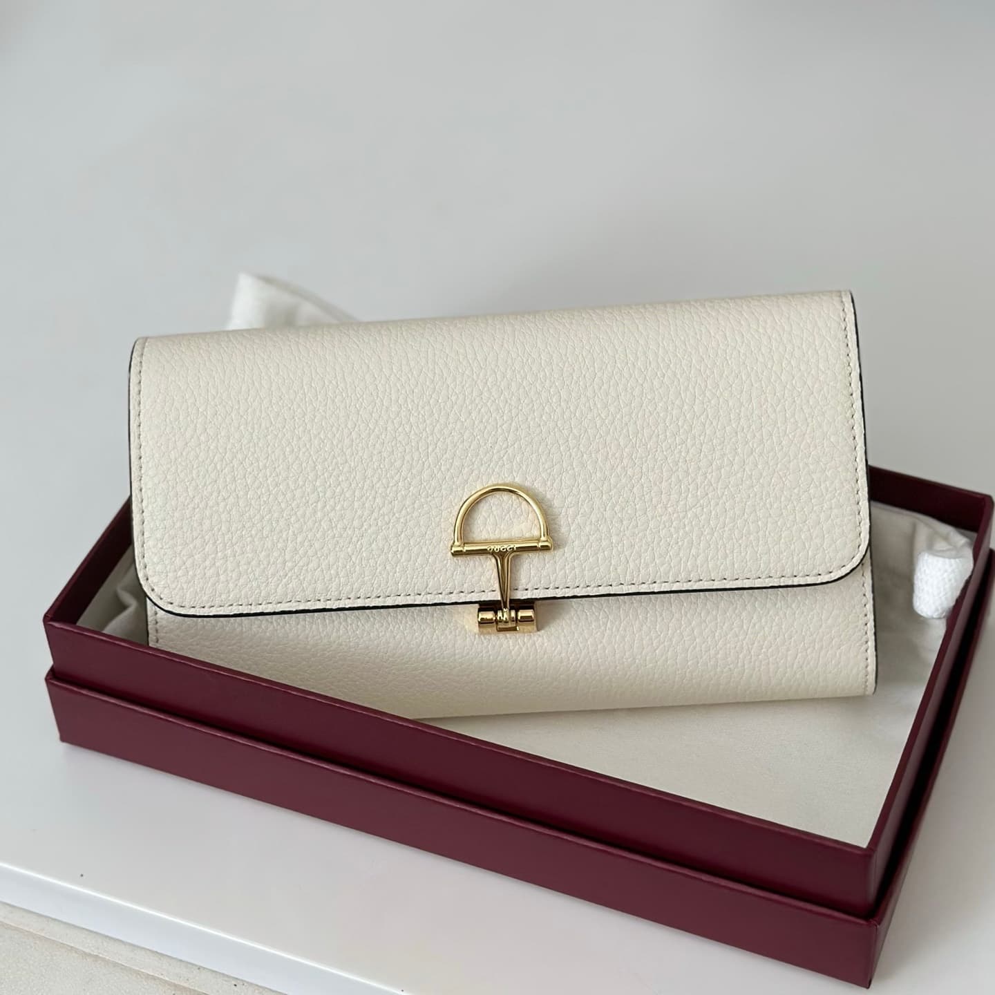 Gucci Softbit continental wallet ‎828147 White High