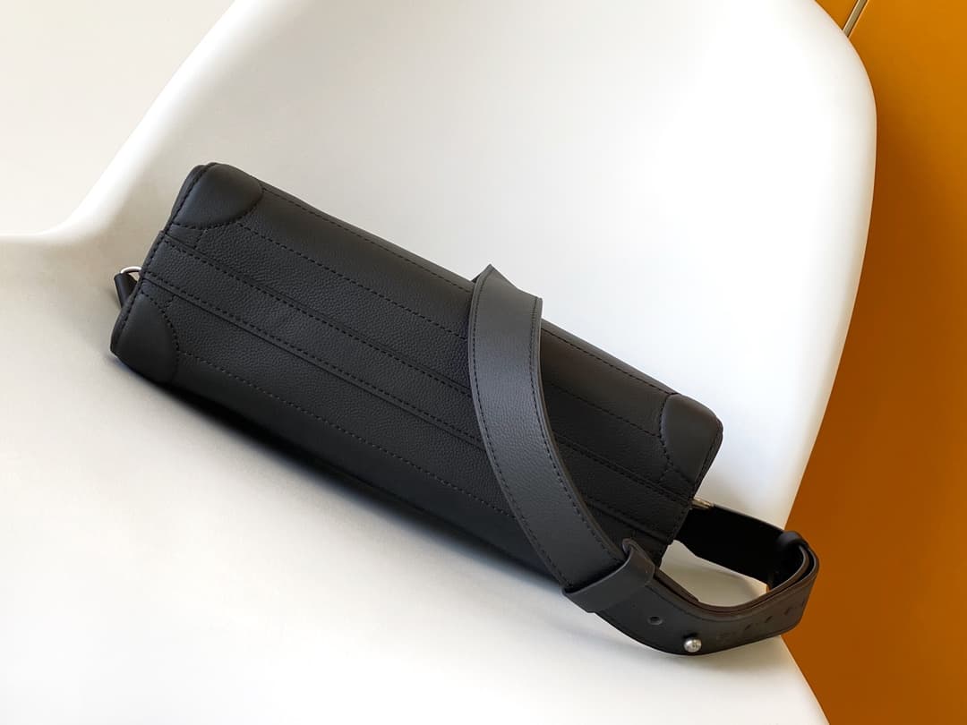 Louis Vuitton Soul Trunk bag black leather M11615 High