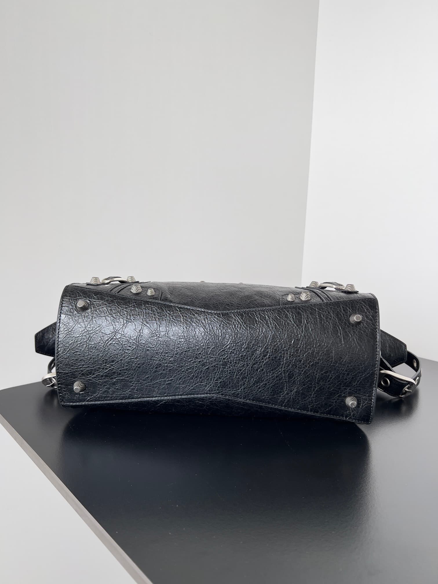 Balenciaga Medium Neo Cagole City bag in Black lambskin leather High