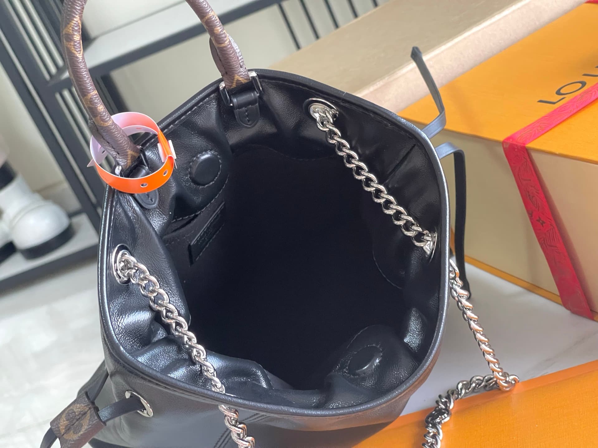 Louis Vuitton Off Duty Backpack Vibe Lamb leather M25522 Black TOP