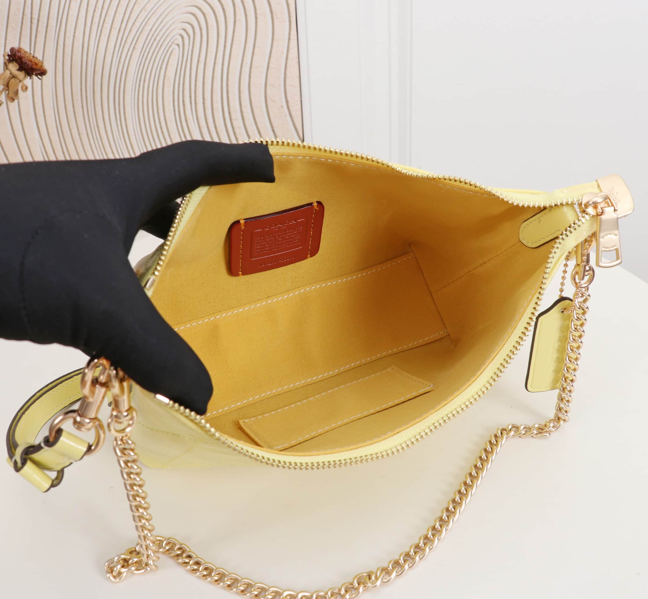 Coach Caitlin Shoulder Bag With Quilting Glazed leather/Gold/Soft Yellow High