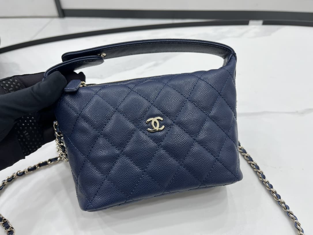 Chanel 25C Quilted Hobo Clutch on Chain Grained Calfskin & Gold Metal AP4386 A
