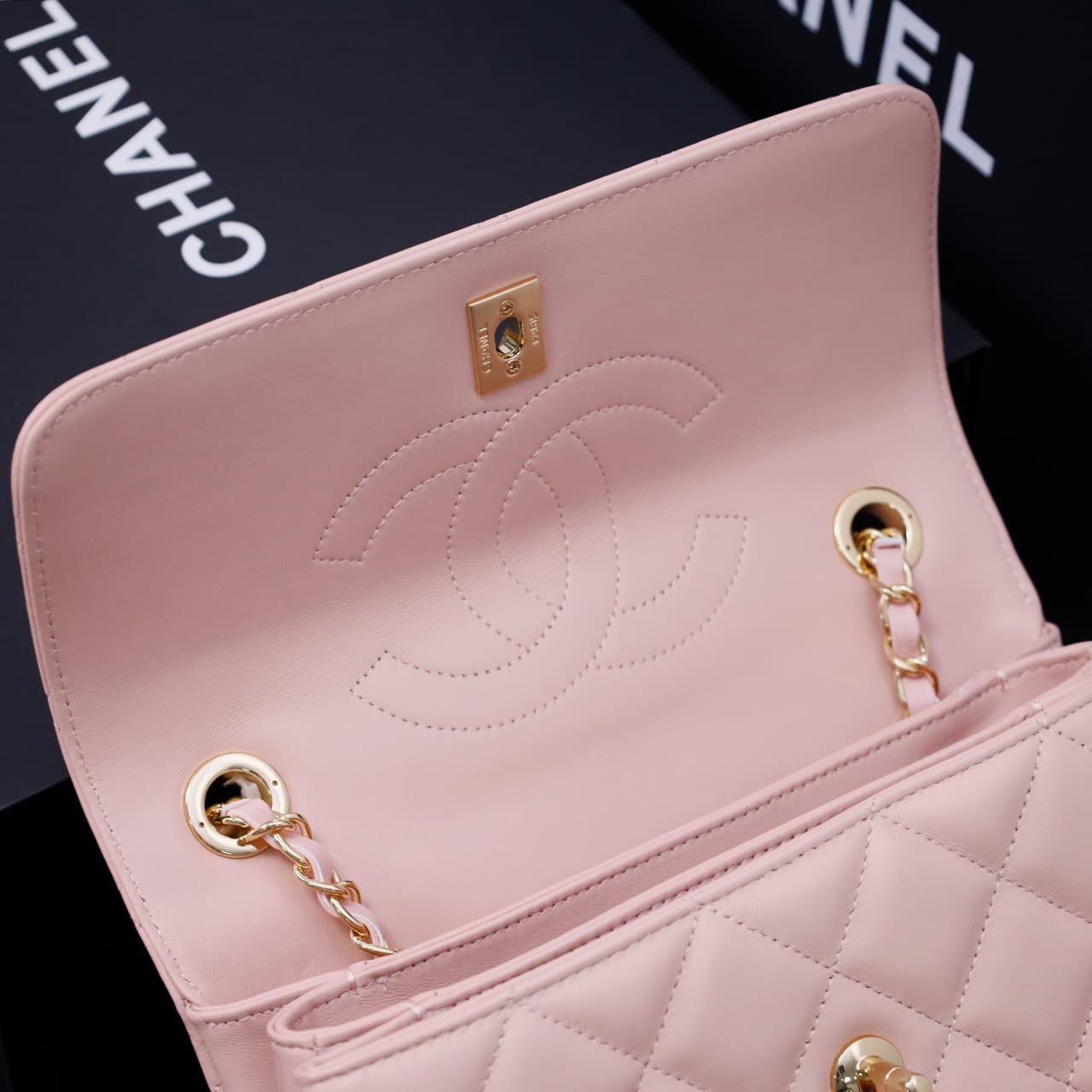SMALL FLAP BAG WITH TOP HANDLE Lambskin Gold Metal Pink A