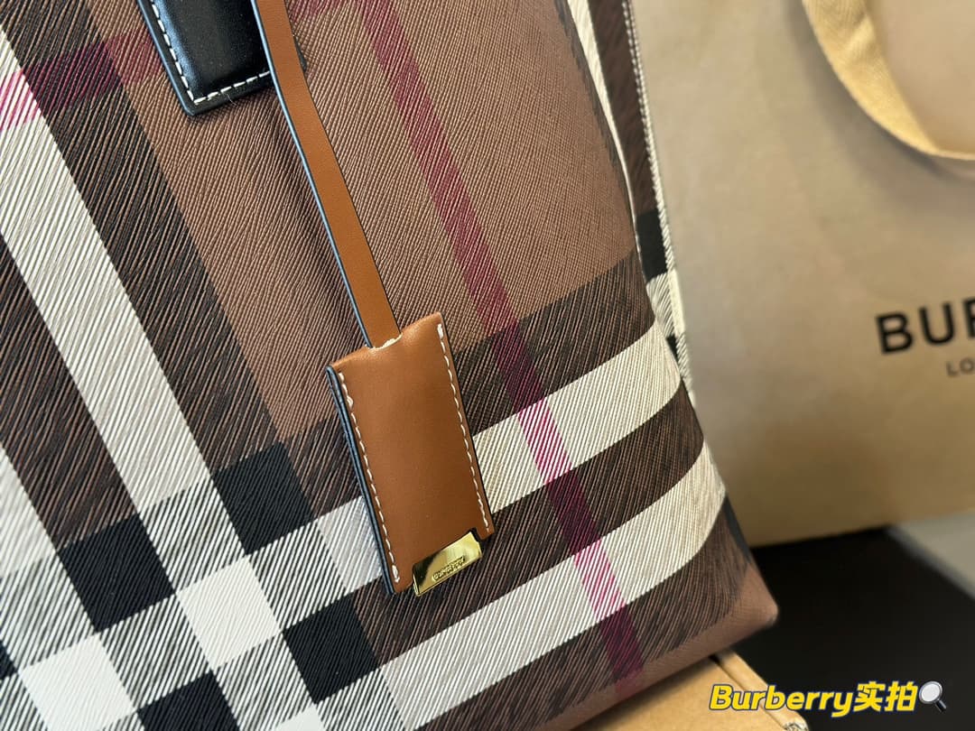 Burberry Medium Check Tote Dark birch brown