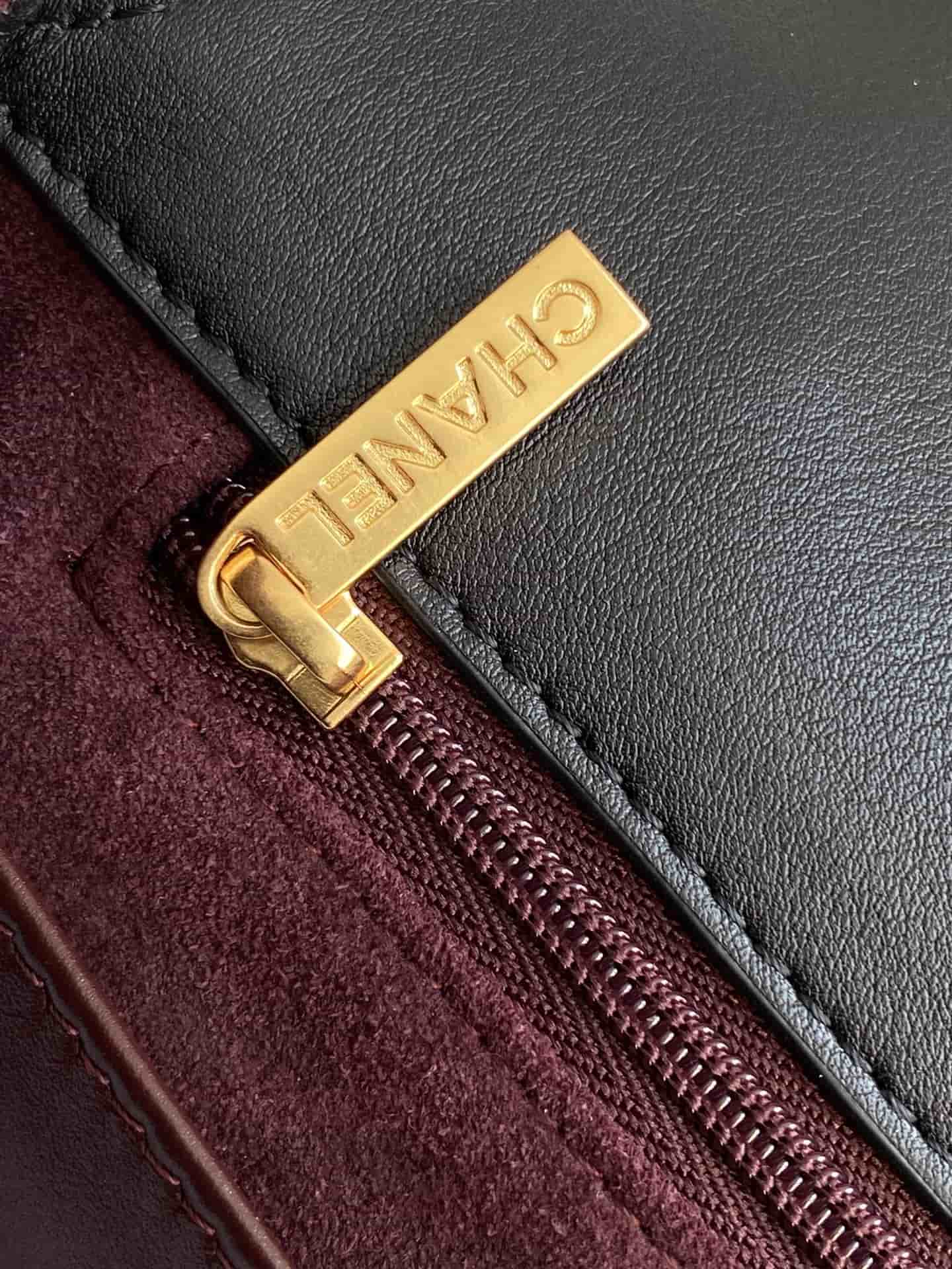 LARGE FLAP BAG WITH TOP HANDLE Calfskin & Gold-Tone Metal Black AS5447 A