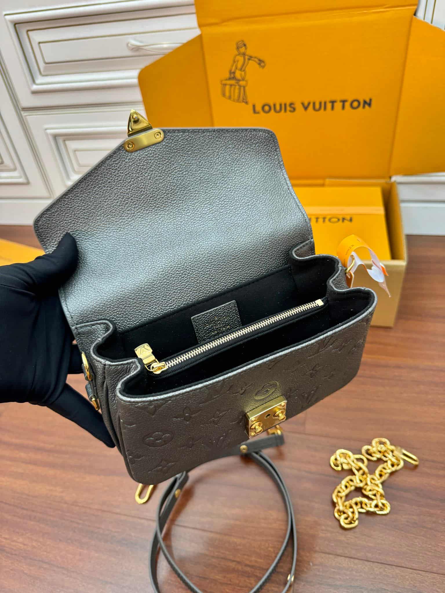 Louis Vuitton Pochette Métis East West Gun metal Embossed grained cowhide leather M11998 TOP