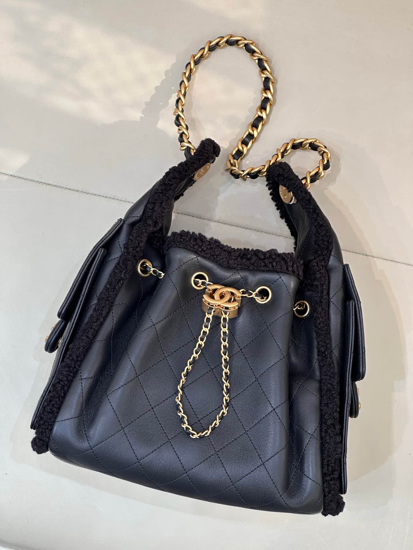 Chanel 25 Small Hobo handbag AS5293 Grained Calfskin with crumpled sheepskin shearling&Gold-tone Metal Black TOP