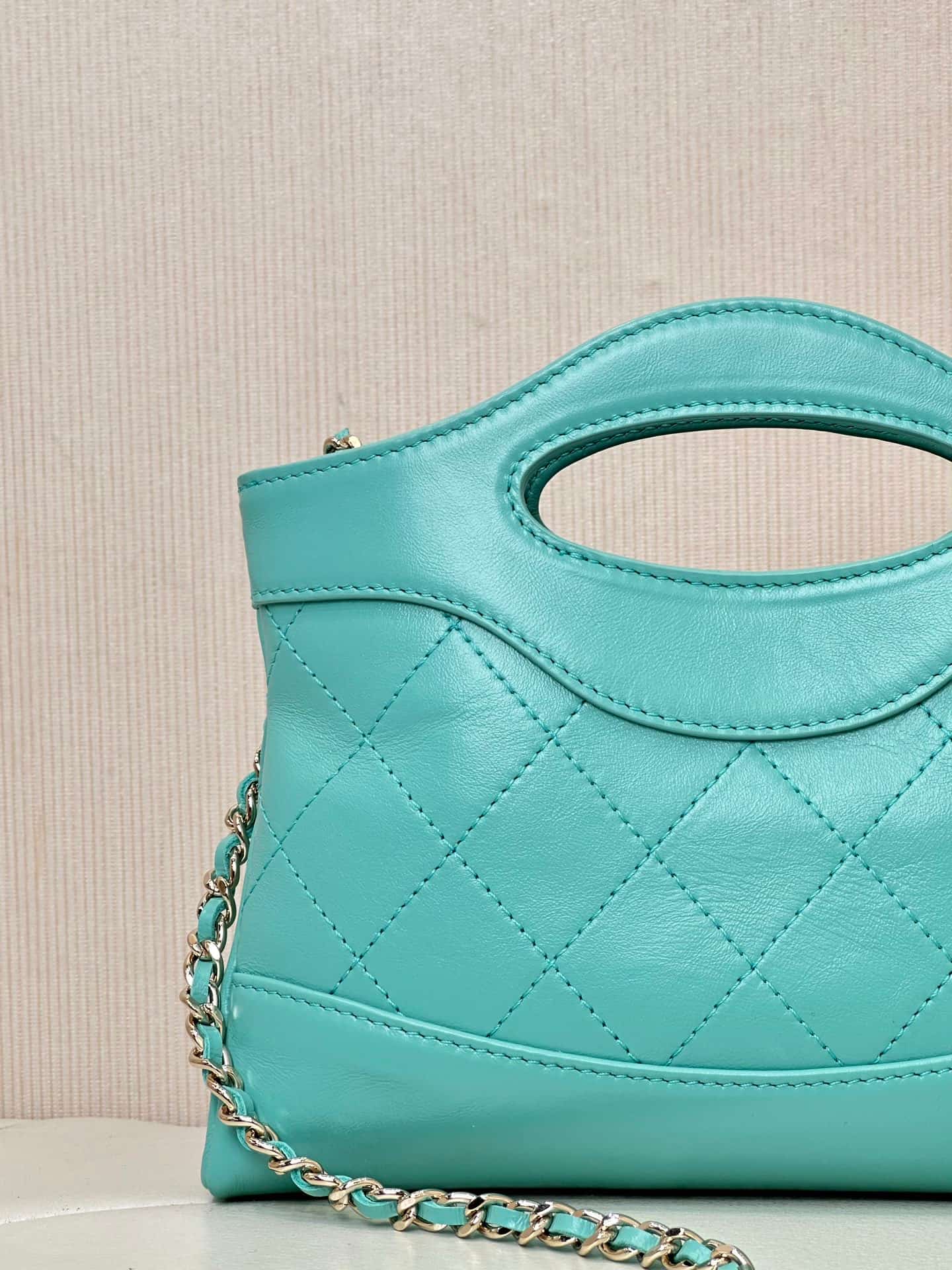 Chanel Clutch with chain Lambskin & Gold-Tone Metal AP3656 Green TOP
