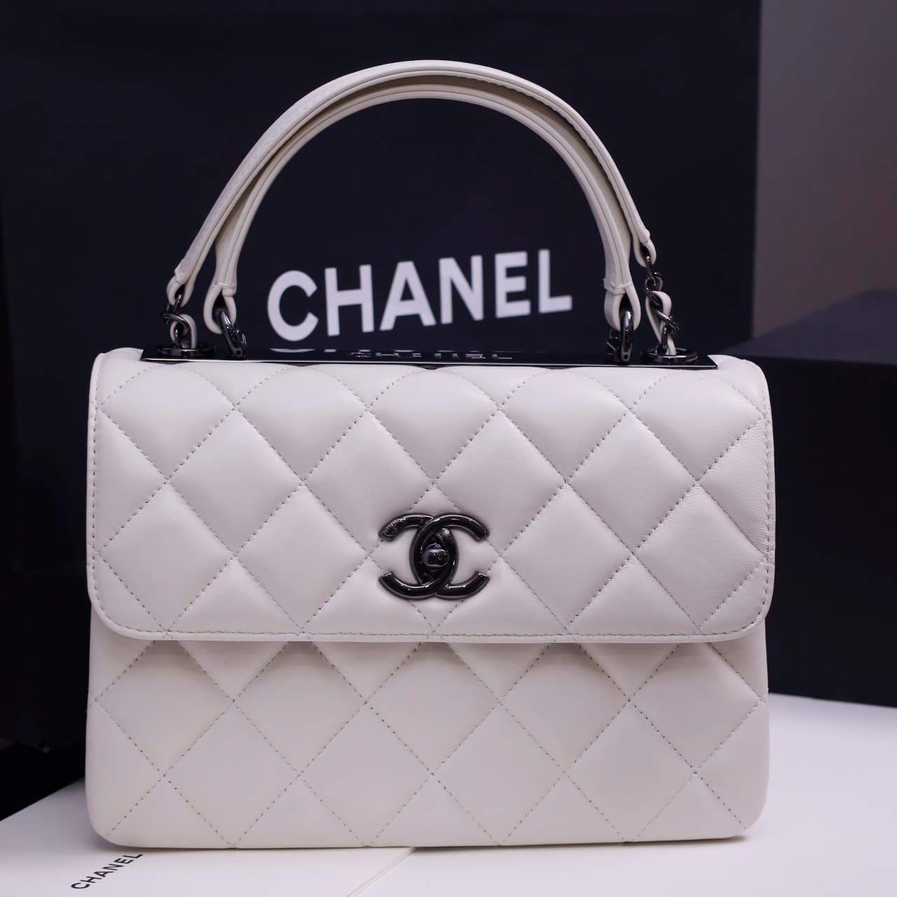 SMALL FLAP BAG WITH TOP HANDLE Lambskin Black Metal White A
