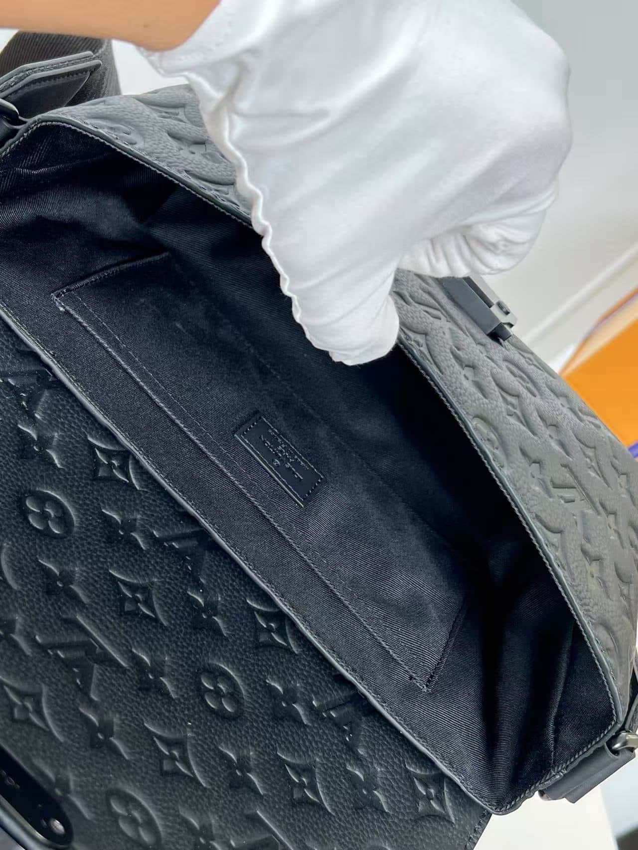 Louis Vuitton S-Cape Messenger Monogram Taurillon Leather M23741 High