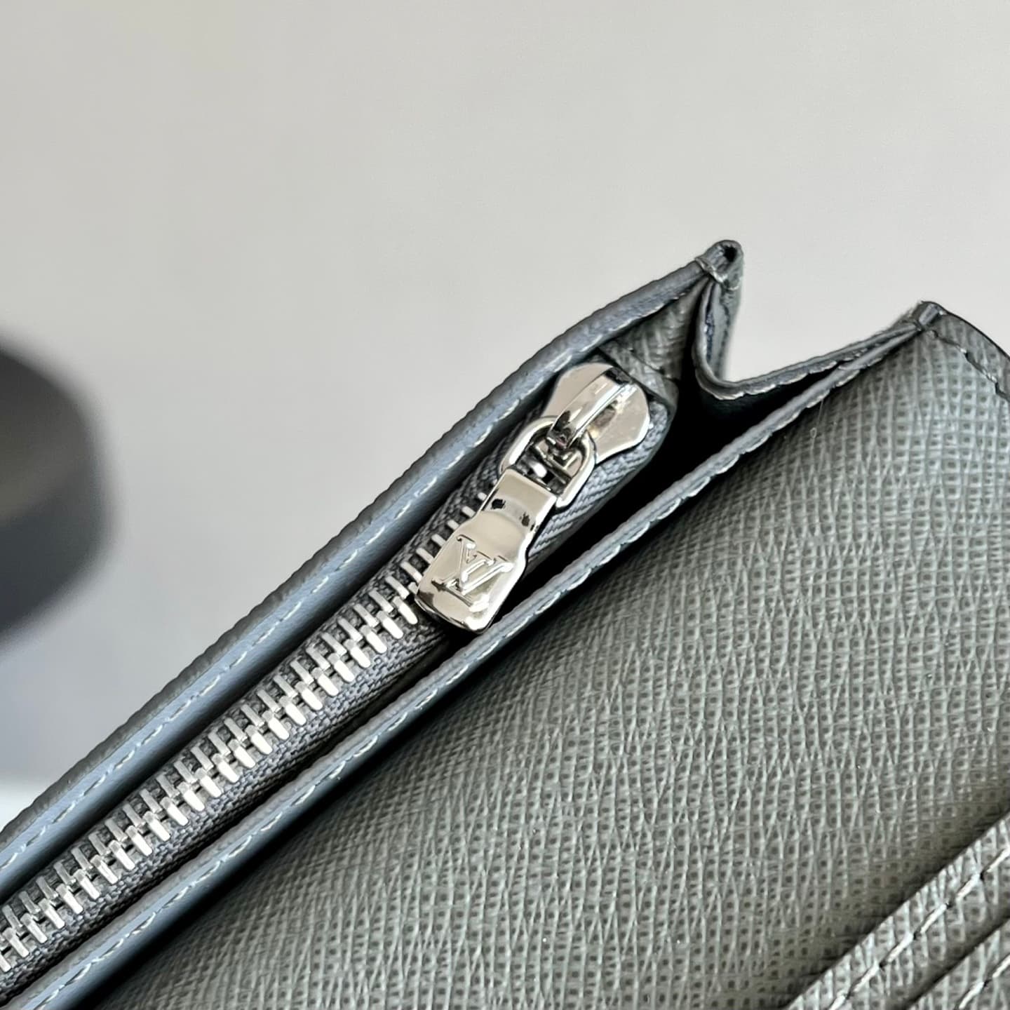 Louis Vuitton Taiga leather Brazza wallet M81554 High