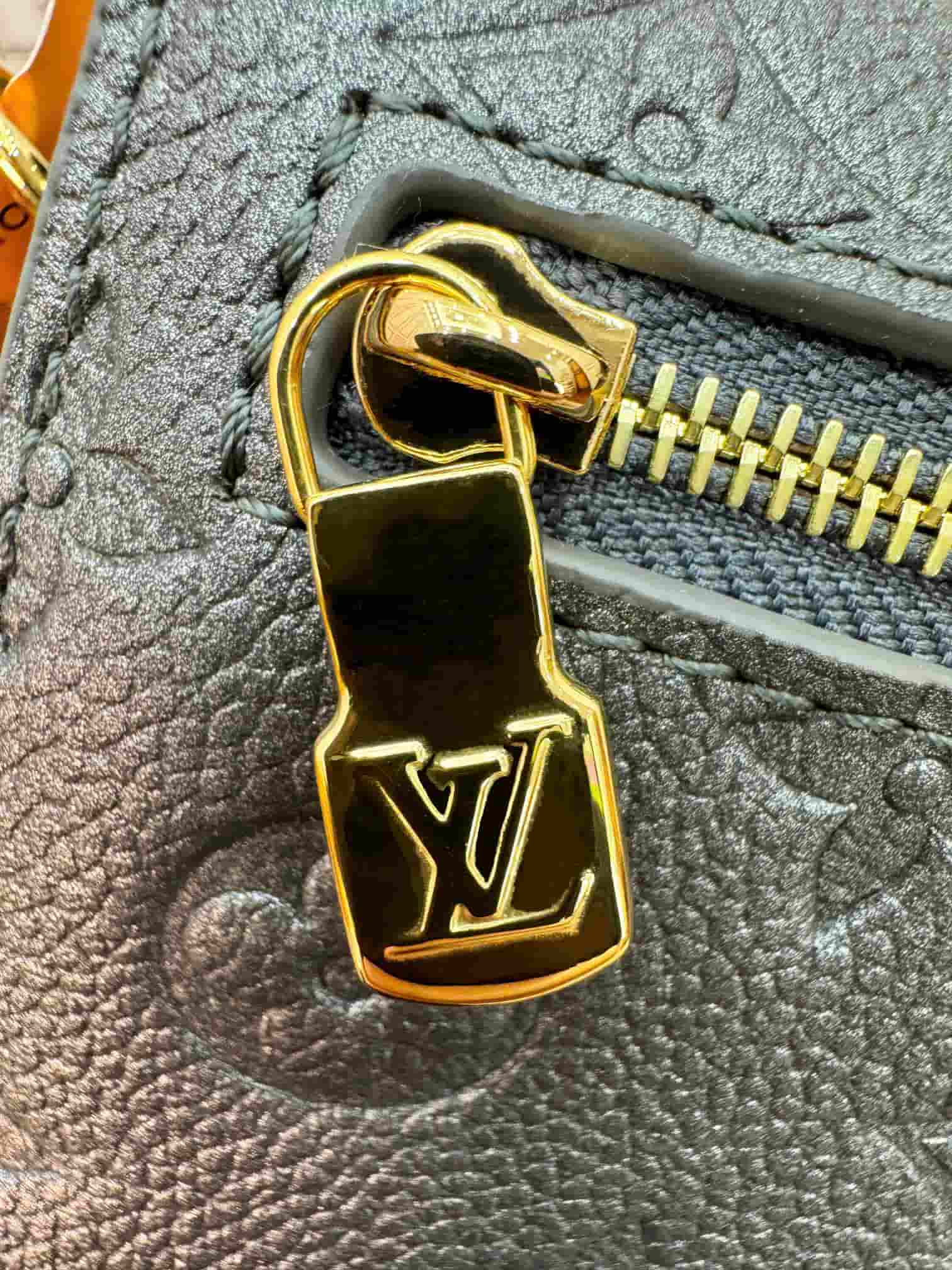 Louis Vuitton Pochette Métis East West Gun metal Embossed grained cowhide leather M11998 TOP