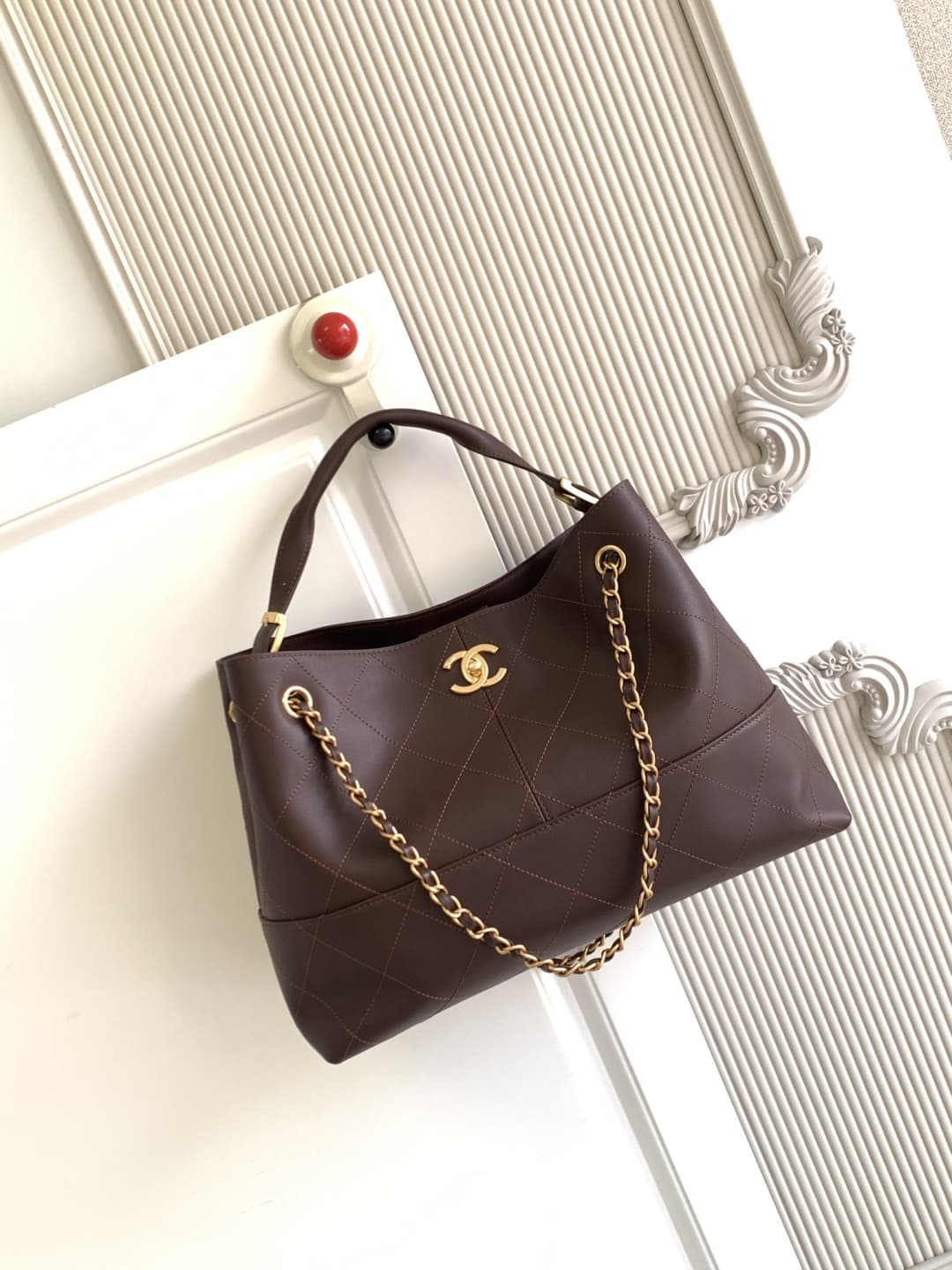 Small Shopping Bag Calfskin & Gold-Tone Metal AS5634 A