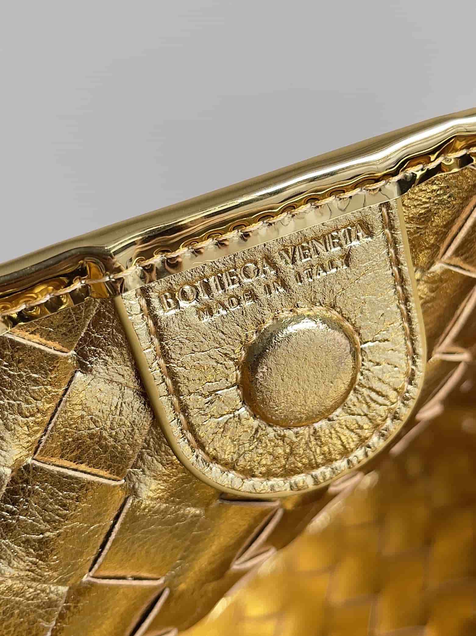 BV Sardine Small Intrecciato Gold TOP