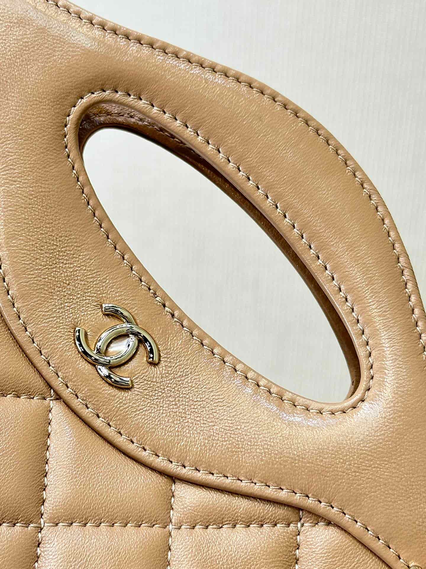 Chanel Clutch with chain Lambskin & Gold-Tone Metal AP3656 Beige TOP