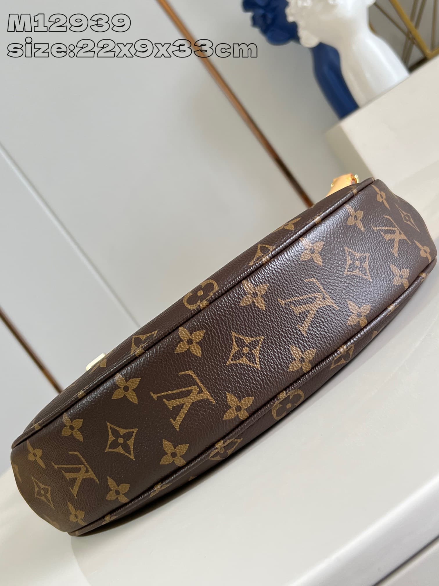 Louis Vuitton Looping Handbag Monogram coated canvas M12939 High