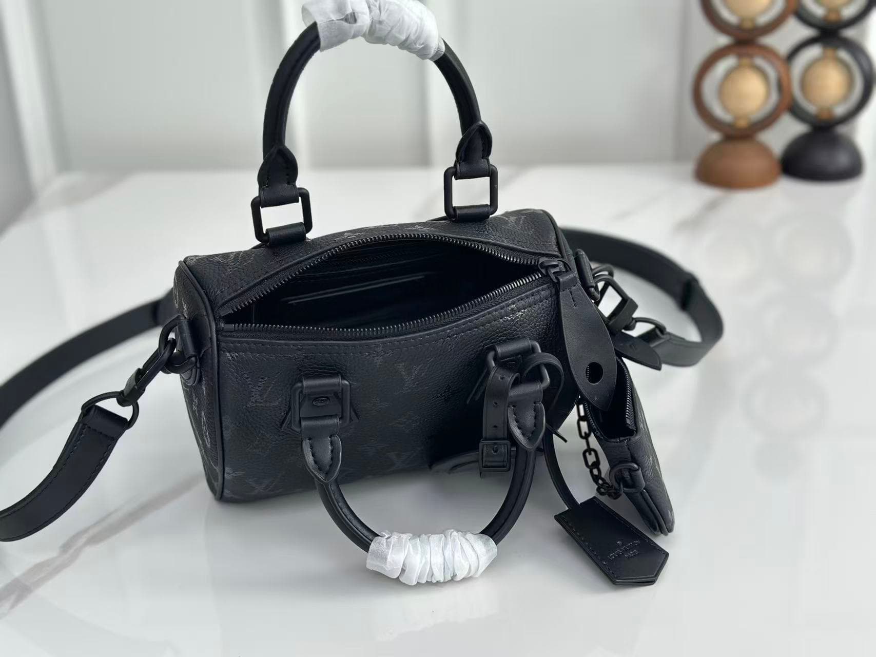 Louis Vuitton Speedy P9 Bandoulière 20 Ultrablack Calfskin leather M28262 High