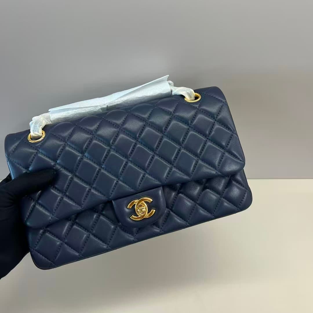 Medium CLASSIC HANDBAG Lambskin Navy Gold Metal B