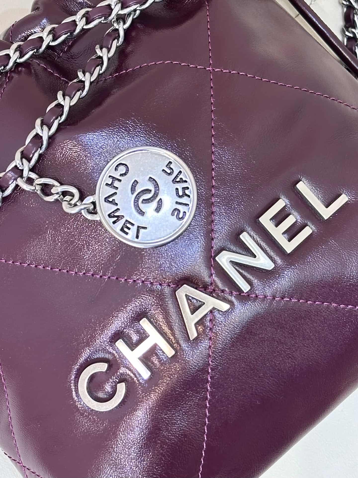 Chanel 22 MINI HANDBAG Shiny Calfskin Burgundy & Silver-Tone Metal AS3980 TOP